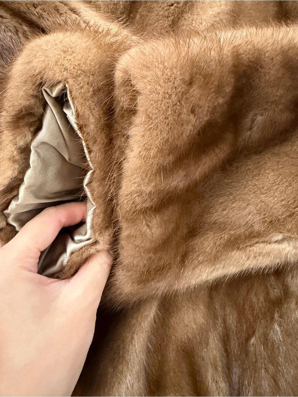 Luxury Vintage AVANTI Genuine Mink Fur Coat – Timeless Elegant Statement Piece - Picture 5 of 7